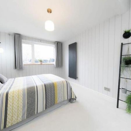 Recently Refurbished Home. Poulton-le-Fylde Eksteriør billede