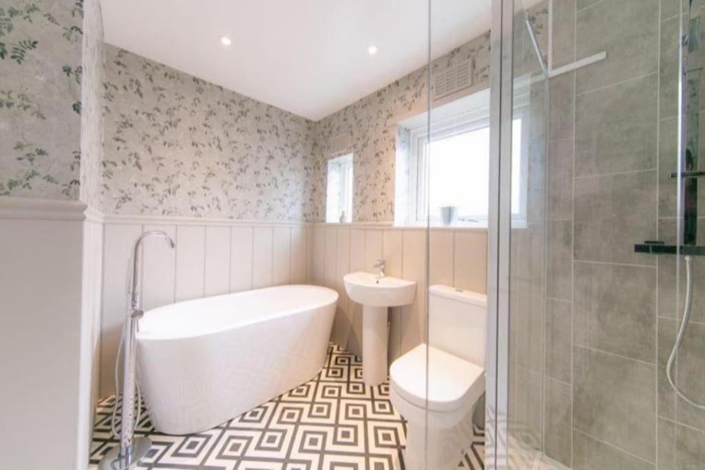 Recently Refurbished Home. Poulton-le-Fylde Eksteriør billede